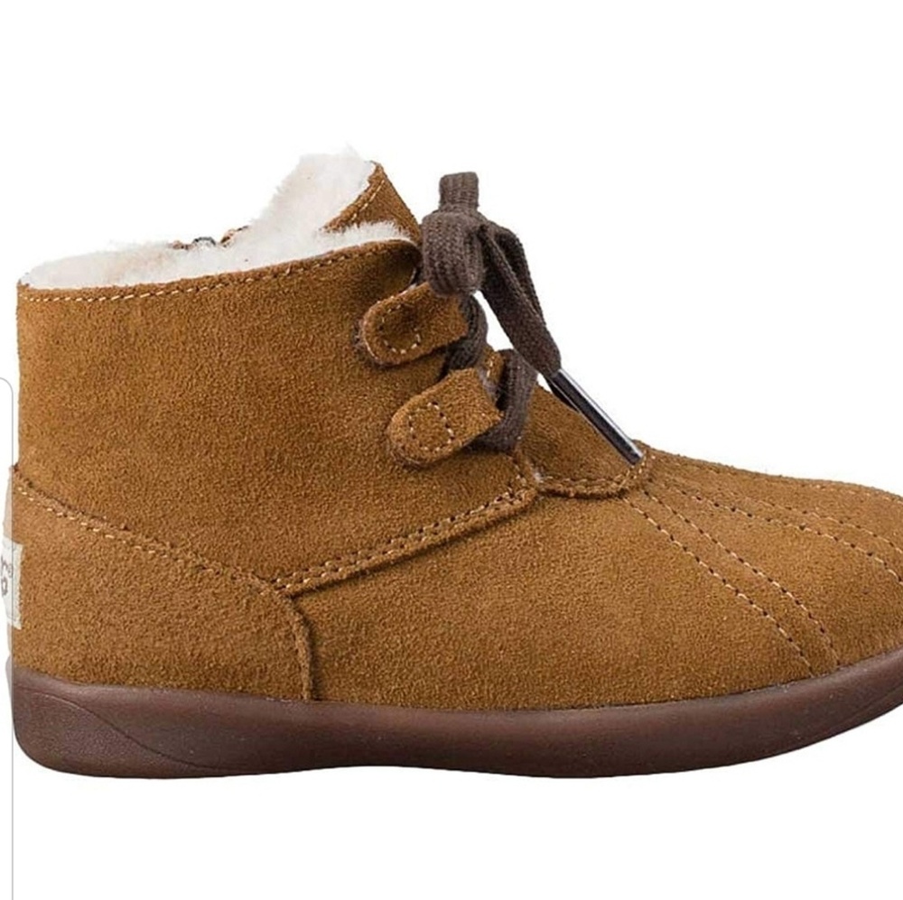 Ugg soft suede bootie size 6